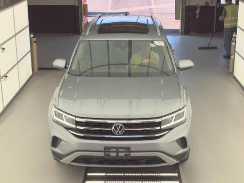 Silver Metallic 2022 Volkswagen Atlas 2.0T SEL