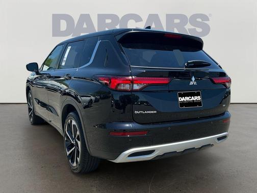 Labrador Black Pearl 2024 Mitsubishi Outlander SE Black Edition