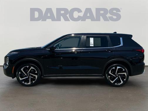 Labrador Black Pearl 2024 Mitsubishi Outlander SE Black Edition