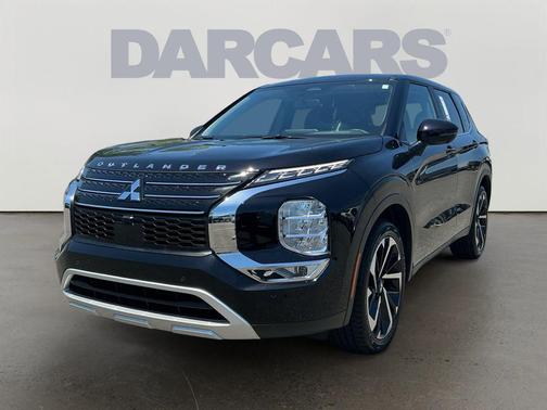 Labrador Black Pearl 2024 Mitsubishi Outlander SE Black Edition