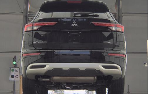 Labrador Black Pearl 2024 Mitsubishi Outlander SE Black Edition