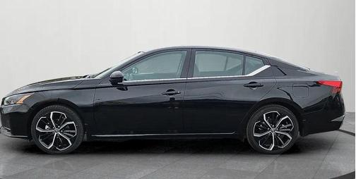 Super Black Clearcoat 2025 Nissan Altima SR FWD