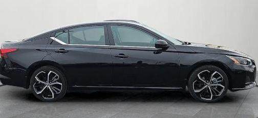 Super Black Clearcoat 2025 Nissan Altima SR FWD