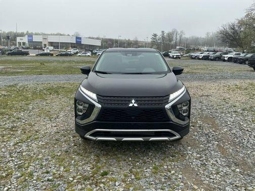 Labrador Black Pearl 2025 Mitsubishi Eclipse Cross SE