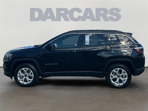 Diamond Black Crystal Pearlcoat 2025 Jeep Compass Latitude