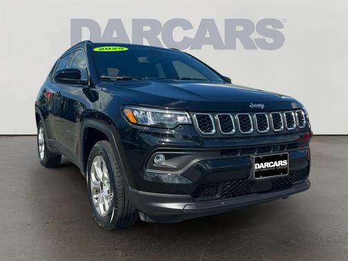 Diamond Black Crystal Pearlcoat 2025 Jeep Compass Latitude