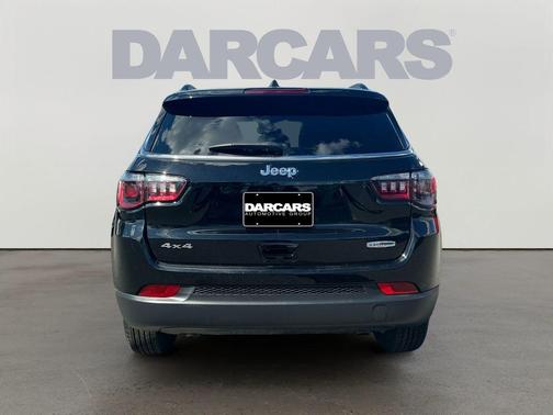 Diamond Black Crystal Pearlcoat 2025 Jeep Compass Latitude