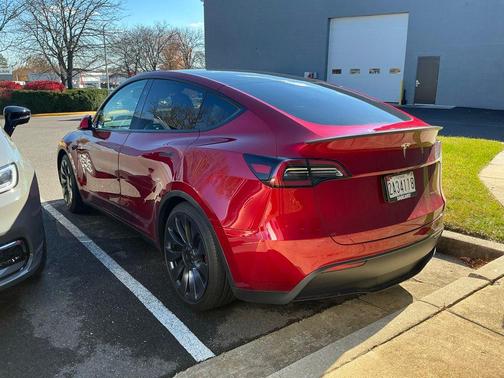 2024 Tesla Model Y Performance Dual Motor All-Wheel Drive
