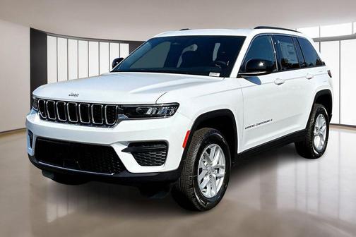 Bright White Clearcoat 2025 Jeep Grand Cherokee Laredo