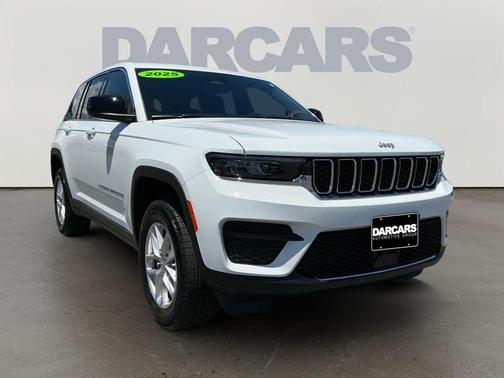 Bright White Clearcoat 2025 Jeep Grand Cherokee Laredo