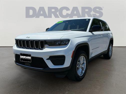 Bright White Clearcoat 2025 Jeep Grand Cherokee Laredo