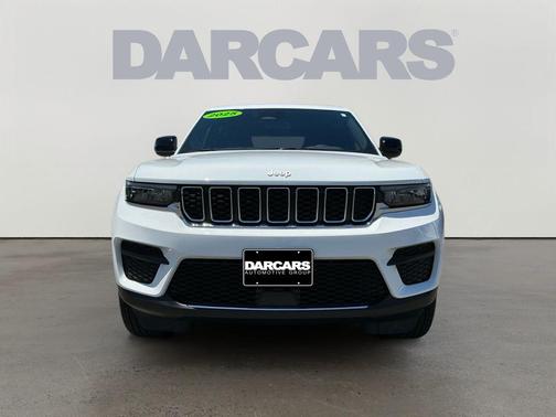 Bright White Clearcoat 2025 Jeep Grand Cherokee Laredo