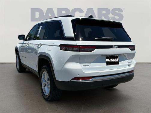 Bright White Clearcoat 2025 Jeep Grand Cherokee Laredo