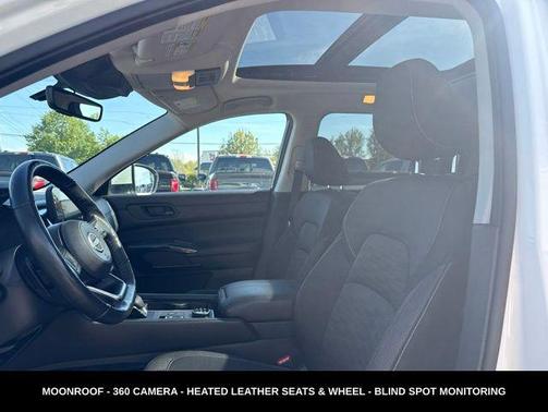 Pearl White TriCoat 2024 Nissan Pathfinder SV
