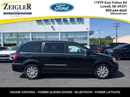 Brilliant Black Crystal Pearlcoat 2014 Chrysler Town & Country Touring