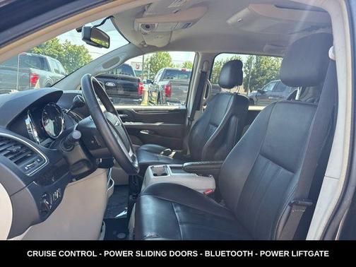 Brilliant Black Crystal Pearlcoat 2014 Chrysler Town & Country Touring