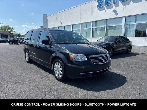Brilliant Black Crystal Pearlcoat 2014 Chrysler Town & Country Touring