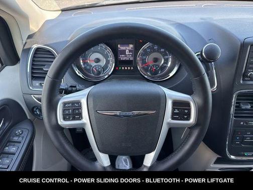 Brilliant Black Crystal Pearlcoat 2014 Chrysler Town & Country Touring