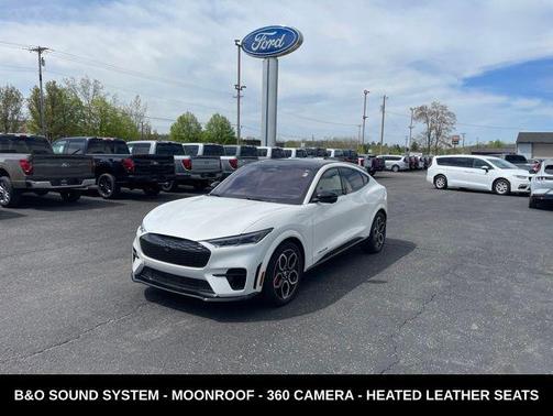 Star White Metallic Tri-Coat 2023 Ford Mustang Mach-E GT