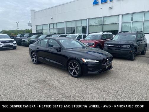 2024 Volvo S60 B5 Plus Dark Theme