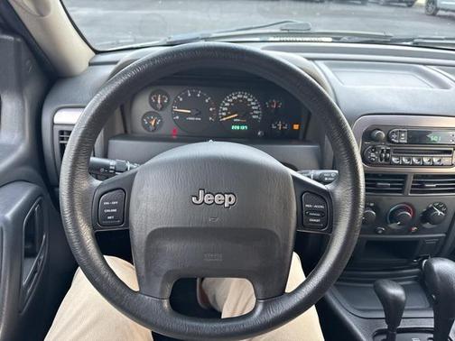 2004 Jeep Grand Cherokee Laredo