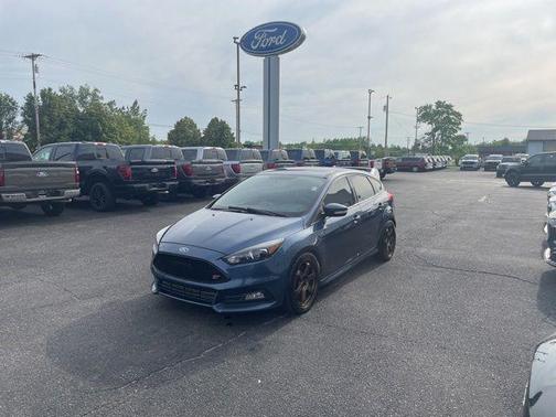 Blue Metallic 2018 Ford Focus ST
