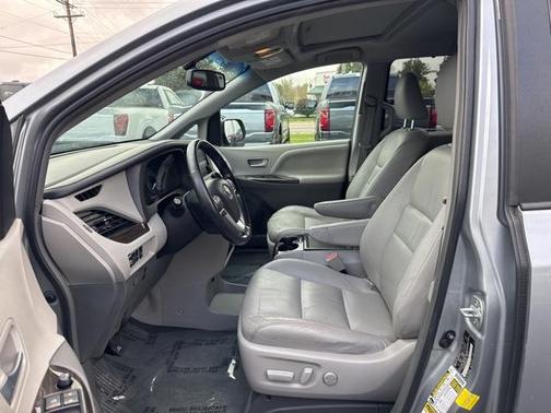 2016 Toyota Sienna XLE