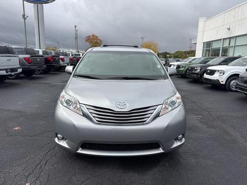 2016 Toyota Sienna XLE