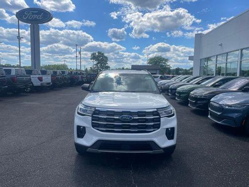 Star White Metallic Tri-Coat 2026 Ford Explorer Active