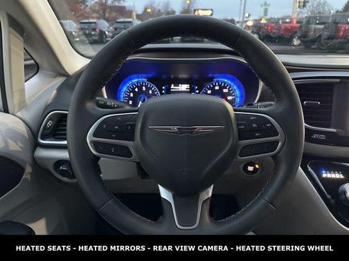 2023 Chrysler Voyager SE