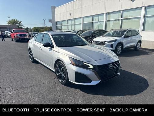 2023 Nissan Altima SR FWD