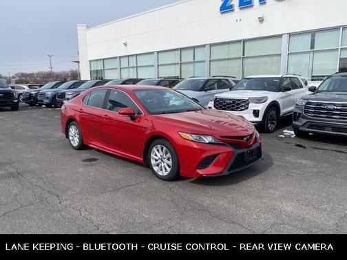 2020 Toyota Camry SE