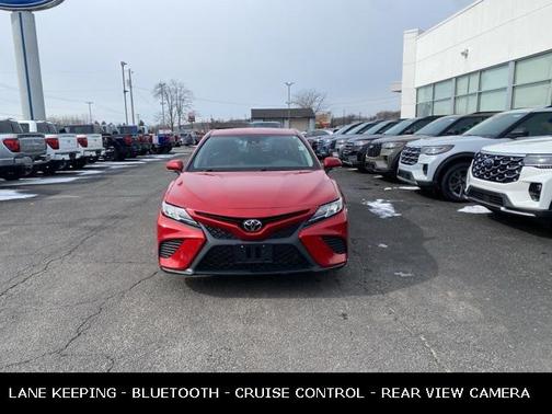 2020 Toyota Camry SE