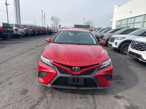 2020 Toyota Camry SE