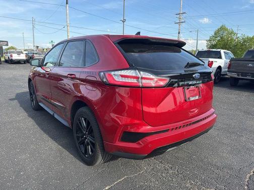 Rapid Red Metallic Tinted Clearcoat 2023 Ford Edge ST Line