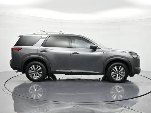 2023 Nissan Pathfinder SL 4WD