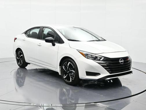 Aspen White Tricoat 2025 Nissan Versa 1.6 S