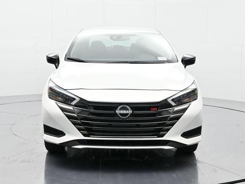 Aspen White Tricoat 2025 Nissan Versa 1.6 S