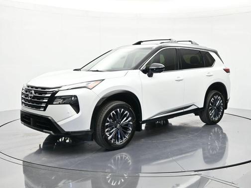 Everest White Pearl/Super Black 2026 Nissan Rogue Platinum