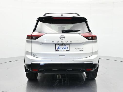 Everest White Pearl/Super Black 2026 Nissan Rogue Platinum