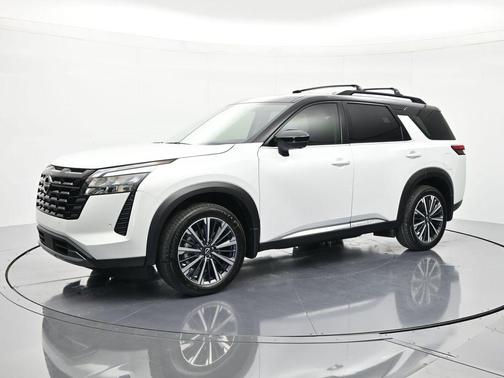 Everest White Pearl Tricoat/Super Black 2026 Nissan Pathfinder Platinum