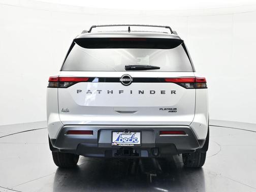 Everest White Pearl Tricoat/Super Black 2026 Nissan Pathfinder Platinum