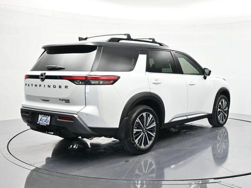 Everest White Pearl Tricoat/Super Black 2026 Nissan Pathfinder Platinum
