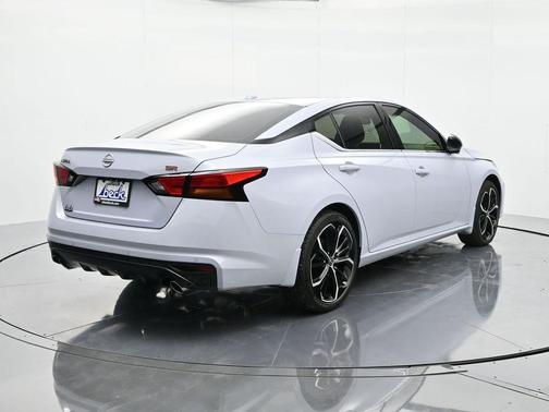 2025 Nissan Altima SR FWD