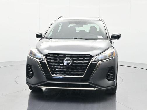 Gun Metallic 2024 Nissan Kicks SR
