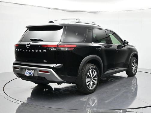 2025 Nissan Pathfinder SL FWD