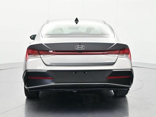 Fluid Metal 2025 Hyundai ELANTRA Limited
