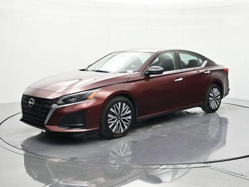 Garnet Pearl 2024 Nissan Altima 2.5 SV