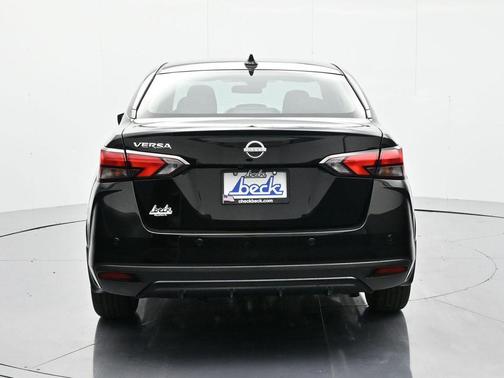 Super Black 2025 Nissan Versa 1.6 SV