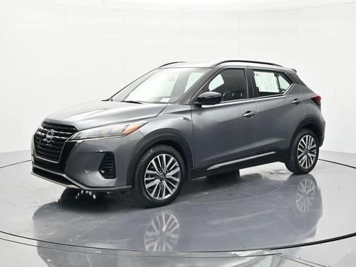 Gun Metallic 2024 Nissan Kicks SR